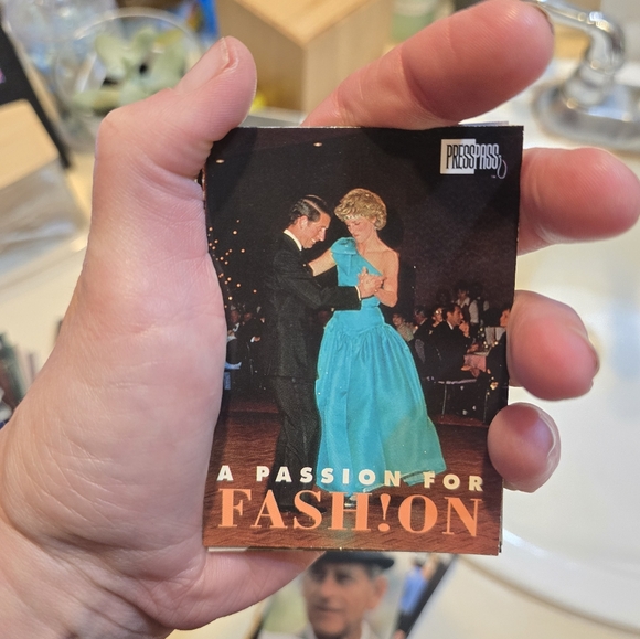 Royal Family Trading Cards Collection - Picture 7 of 13